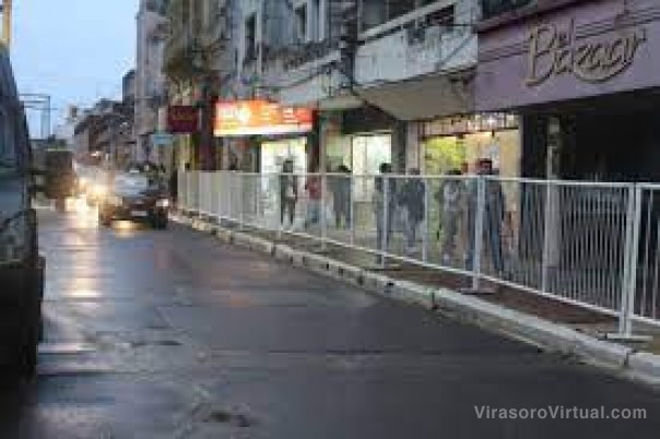 Habilitan una calle céntrica tras permanecer tres días cerrada