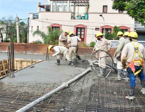 El Gobierno Provincial avanza con la construcción de las losas del nuevo Mercado de Ex Vía