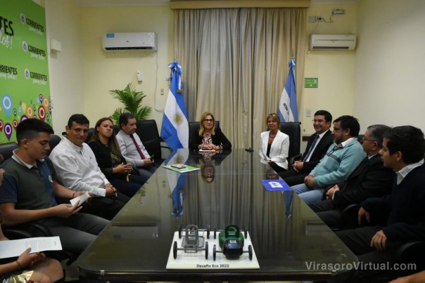 Alumnos Correntinos visitaron a la ministra Práxedes López mientras se preparan para el Desafío ECO YPF