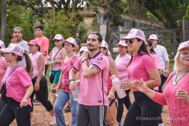Así fue la caminata por la lucha contra el cáncer de mama