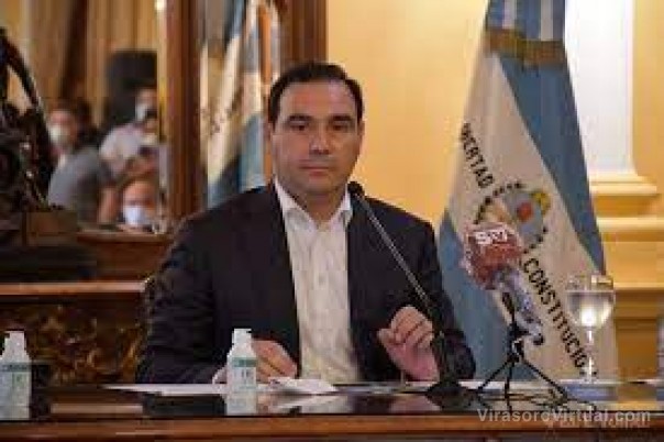 El Intendente fue invitado por el Gobernador Gustavo Valdés a la entrega de materiales para emprendedores locales