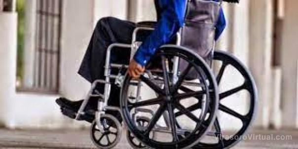 La provincia brinda apoyo a persona con discapacidad y entregará silla de ruedas