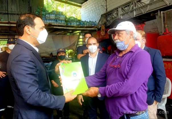 El Gobierno de Corrientes hizo entrega de un subsidio por $1.000.000 al Cuartel de Bomberos de Ituzaingó