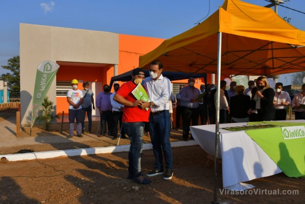 En Tapebicuá, Valdés entregó viviendas y un salón comunitario