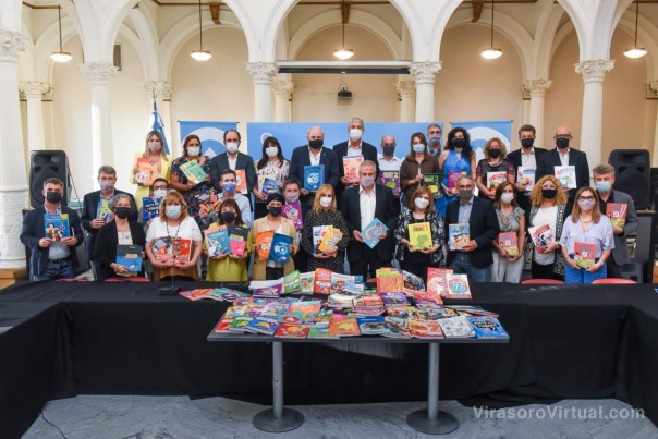 La ministra de Educación Práxedes López participó por primera vez de la Asamblea