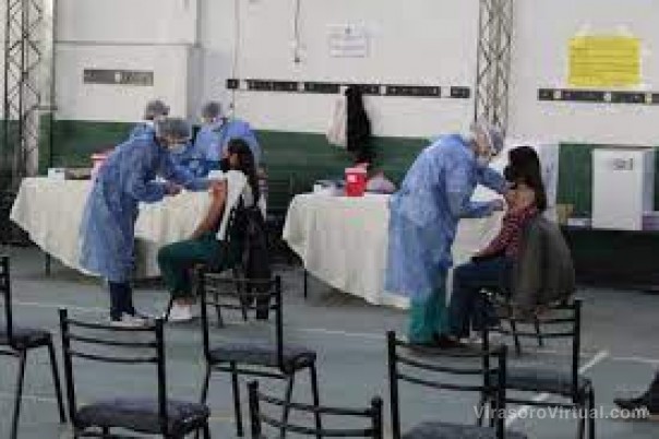 Habrá tres puntos especiales de vacunación anticovid para la población educativa