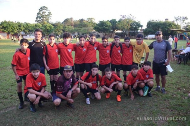 Se juegan partidos de fútbol infantil y femenino