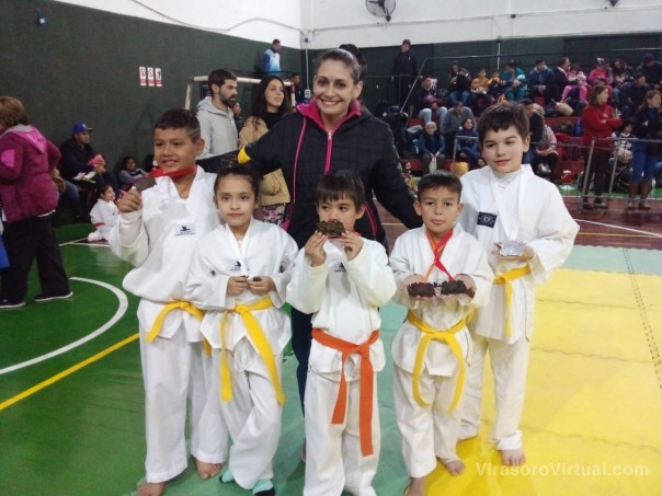 Competidores santotomeños de Taekwondo lograron 42 medallas en el Corrientes Open