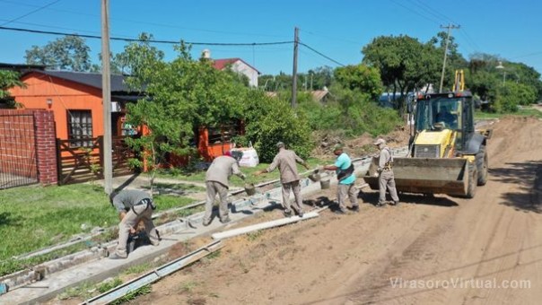 Obras de cordón cuneta: se desarrollan los trabajos más importantes de los últimos años