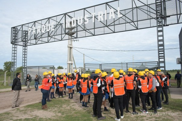 Estudiantes de la Uocra visitaron el parque industrial Santa Catalina