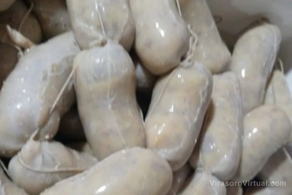 En repudio a la crisis económica, comedores de Rosario entregan chorizos rellenos de polenta