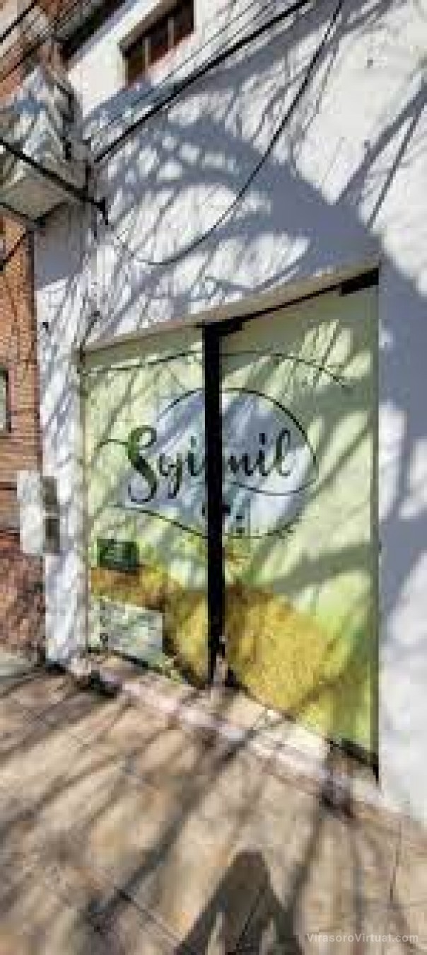 Roban elementos de cocina de un local gastronómico