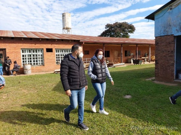 Juan Pablo Valdés visito el Centro de día