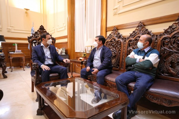 Valdés recibe a candidatos y encabeza actos en los municipios que eligen intendentes
