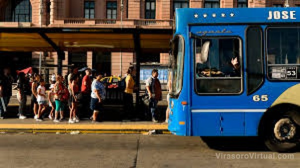 Colectiveros paran por 24 horas en todas las ciudades del interior