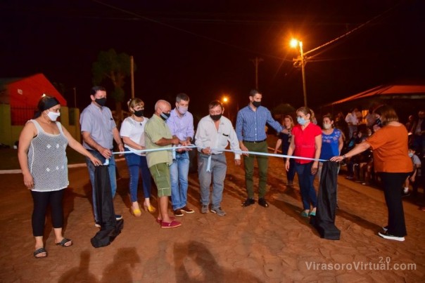 Se inauguraron 10 cuadras de empedrado y 2 kilómetros de cordones cuneta en el Vuelta Ombú