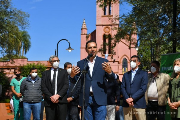 En La Cruz, Valdés inauguró puesta en valor de la Plaza e infraestructura turística que la integra al Corredor Jesuítico