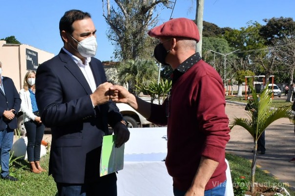 En Palmar Grande, Valdés presidió entrega de 8 viviendas, anunció 20 más y la construcción del club local
