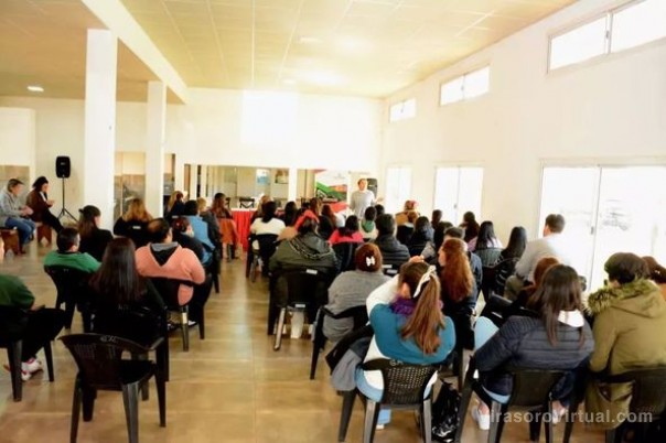Estudiantes, docentes y prestadores de servicios recibieron formación en atención al turista