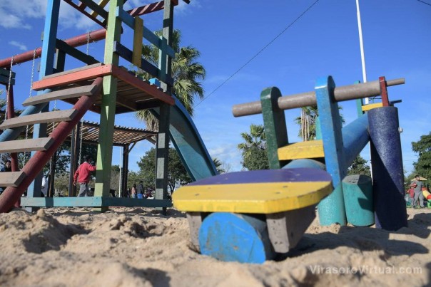 La Coalición Cívica ARI inauguró el primer paseo sustentable hecho de materiales reciclados