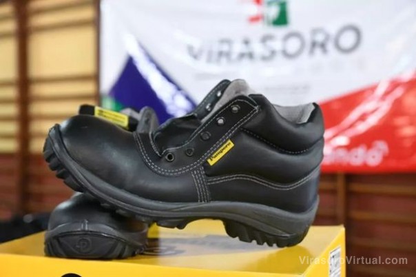 Se cumplió  con más entrega de uniformes