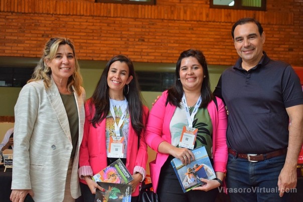 El gobernador Valdés visitó el stand de Corrientes en la Feria Internacional de Turismo del Paraguay