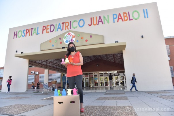 Niños del Pediátrico Juan Pablo II reciben juguetes fabricados con tecnología impresión 3D