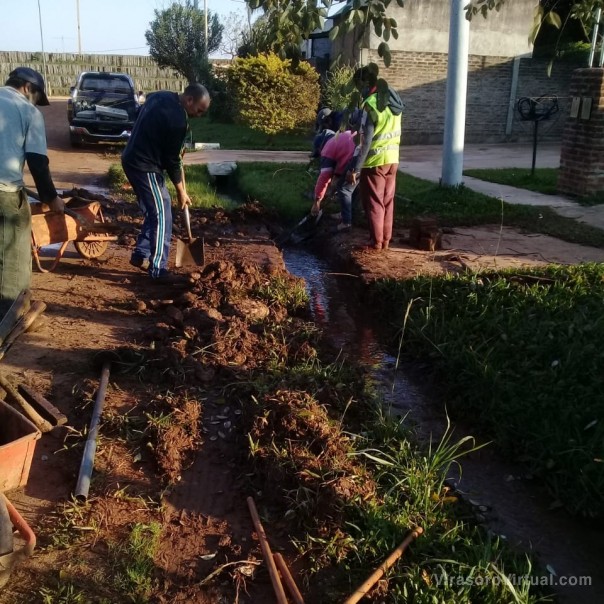 Arreglaron desagüe en casa de familia con materiales del galpón municipal