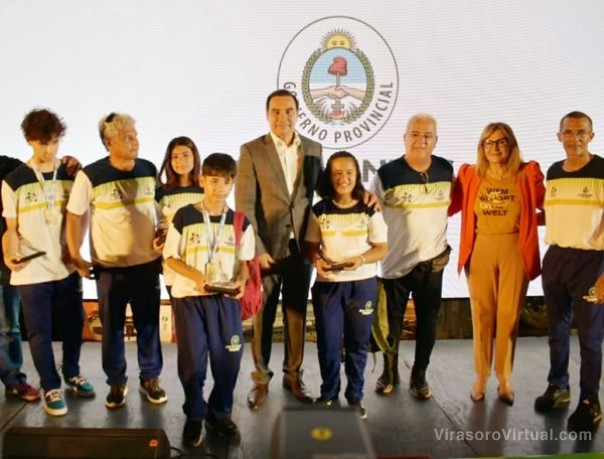 En Casa de Gobierno, el gobernador Gustavo Valdés, realizó la entrega de reconocimientos a los jóvenes