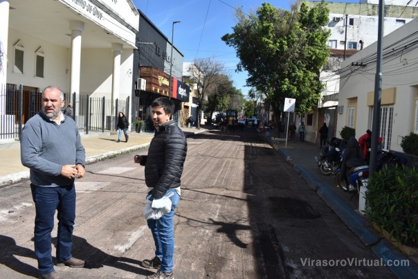 Reasfaltan la calle San Martín entre La Rioja y Chaco: Polich verificó los trabajos