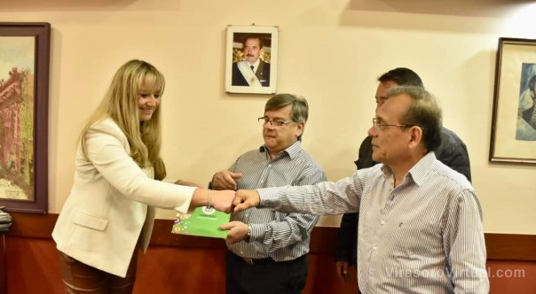 Cardozo entregó una mesa de cirugía al hospital Pediátrico