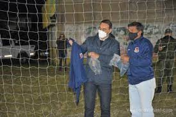 Valdés inauguró la iluminación del Club Venezuela de Ituzaingó y se comprometió a “seguir invirtiendo”