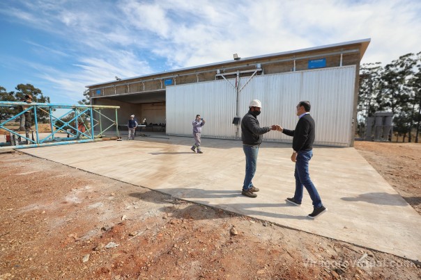 Valdés recorrió obras en el predio del Parque Industrial de Paso de los Libres