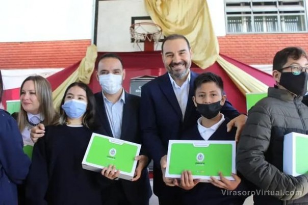 Junto al Gobierno de Corrientes, en presencia del Gobernador Gustavo Valdés,