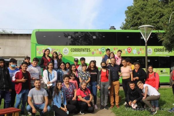 El intendente Juan Pablo Valdés recibió ayer a los estudiantes de Itatí,