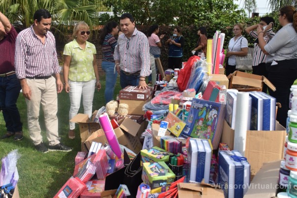 Desarrollo Social entregó útiles escolares a Hogares