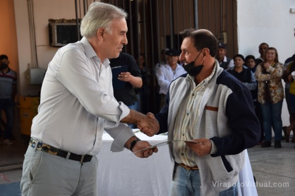 El Gobierno entregó ayuda económica no reintegrable a 160 productores