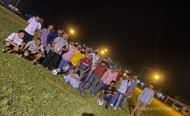 Cerca del futbol de barrio.