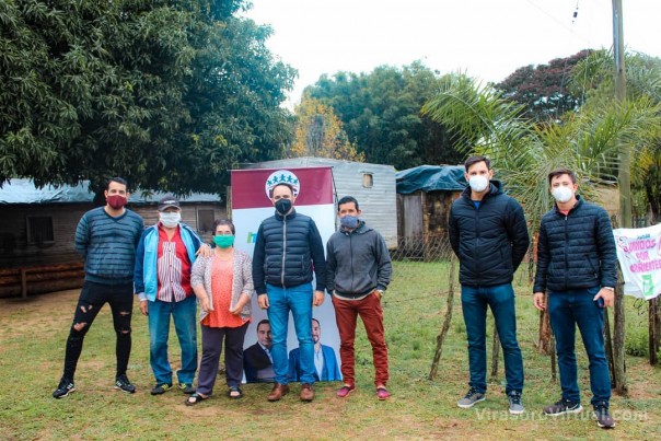 Juan Pablo Valdés visito a vecinos