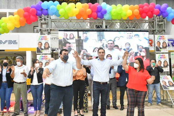 Valdés presentó en Mercedes a los candidatos al Congreso Nacional y a la intendencia local