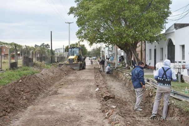 La Provincia abre más frentes de cordón cuneta en barrios de Corrientes: Sumó San Jerónimo y Sargento Cabral