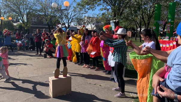El CDI Aventuras en Pañales celebró por medio de una bicicleteada el día de los Jardines de Infantes