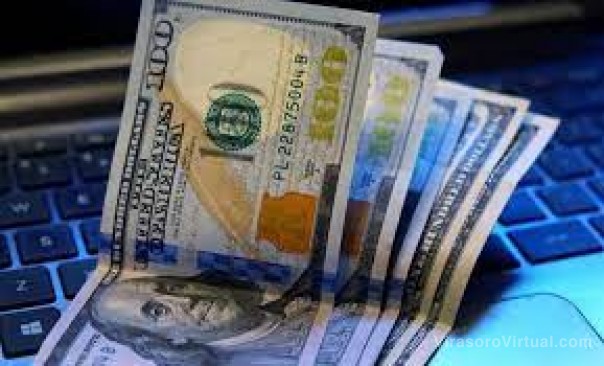 Subieron los dólares: el oficial terminó a $140,98 y el blue a $297