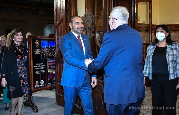 El gobernador Valdés asistió a la Velada conmemorativa por el 206° aniversario de la declaración de la independencia