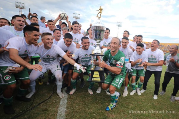 Valdés felicitó al flamante Campeón Mandiyú y entregó los trofeos y medallas a los campeones y subcampeones