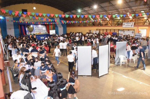 Feria educativa con mas de 20 instituciones.