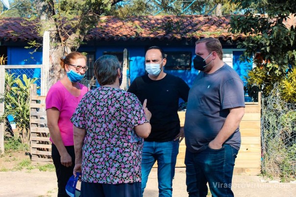 Juan Pablo Valdés sigue visitando a los vecinos