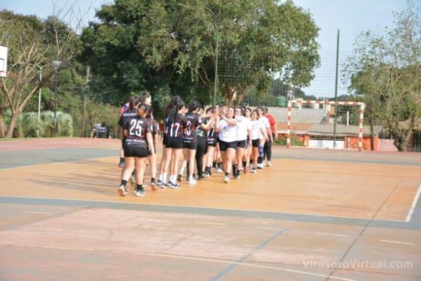Con temperatura agradable la mañana se prestó para el arranque de las ligas de #voley y #handball