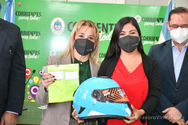 Provincia y Nación entregaron cascos y chalecos a docentes para concientizar en seguridad vial