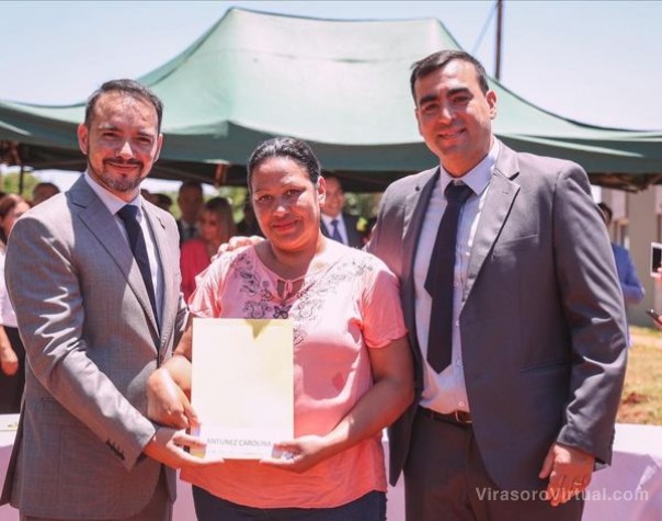 Acompañaron al gobernador Gustavo Valdés en la entrega de nuevas viviendas a familias de #Garaví